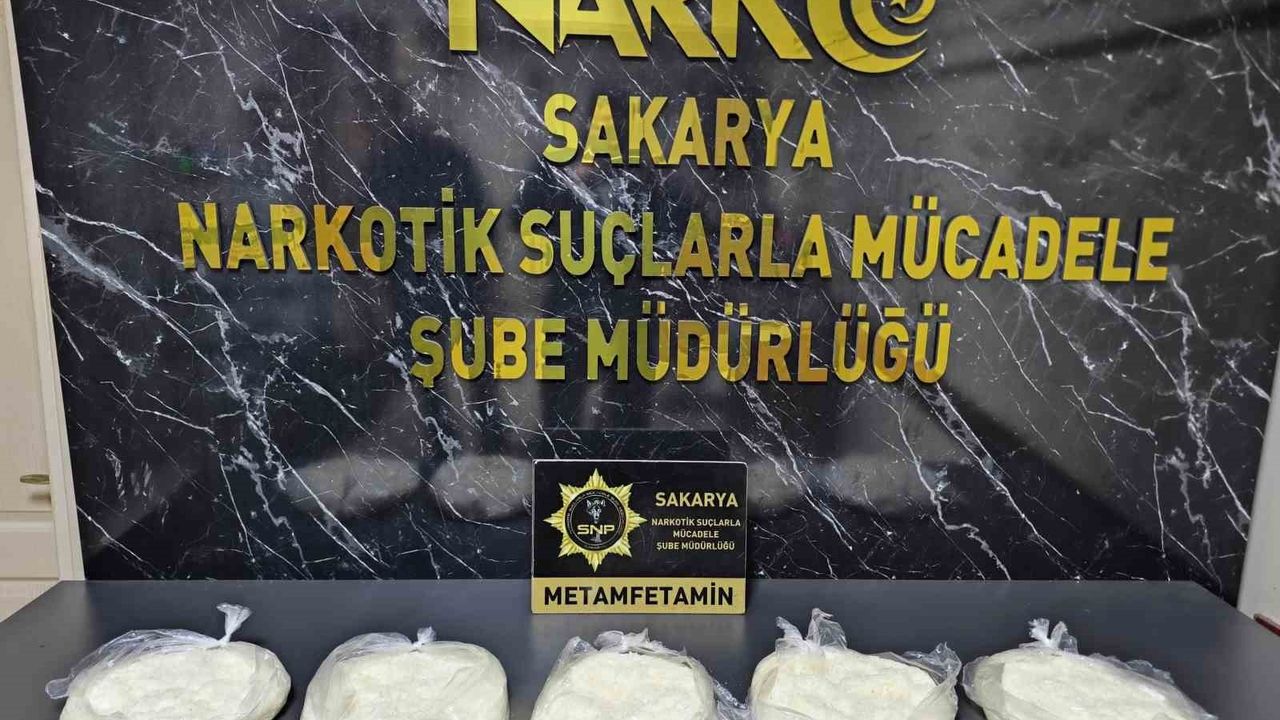 Emekli Polis Sakarya'da Metamfetamin Sevkiyatında Suçüstü Yakalandı