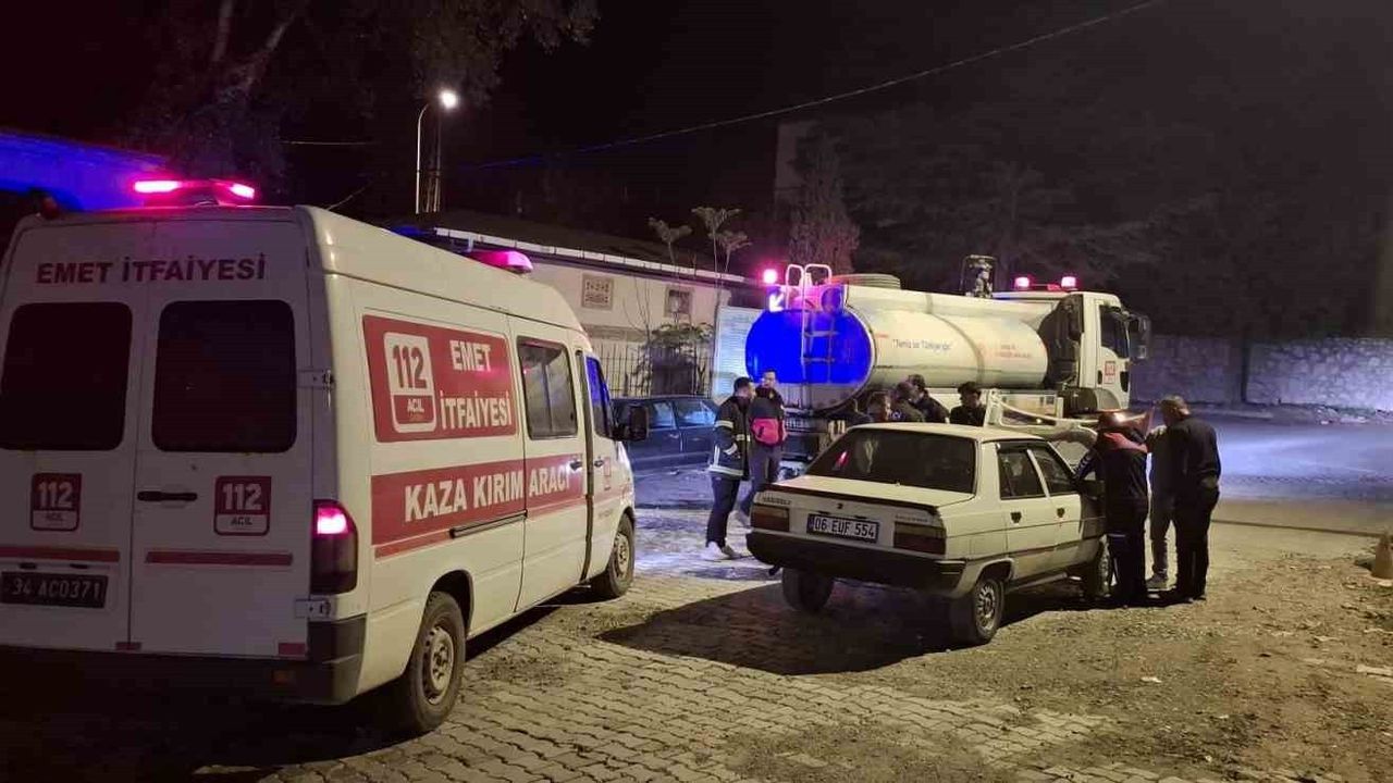 Emet’te Araç Yangını Büyümeden Söndürüldü