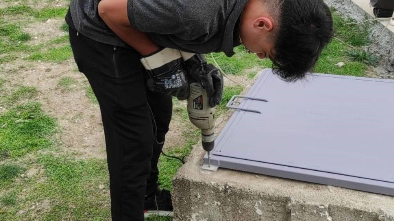 Emet’te Meslek Lisesi Öğrencileri Riskli Rögar Kapaklarını Yeniledi