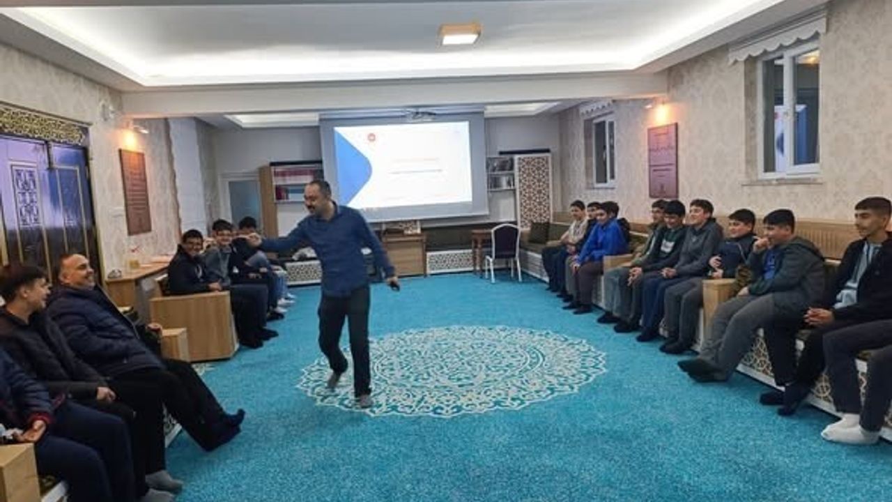 Emirdağ Fen Lisesi Öğrencileri Diyanet Gençlik Merkezi'nde Buluştu