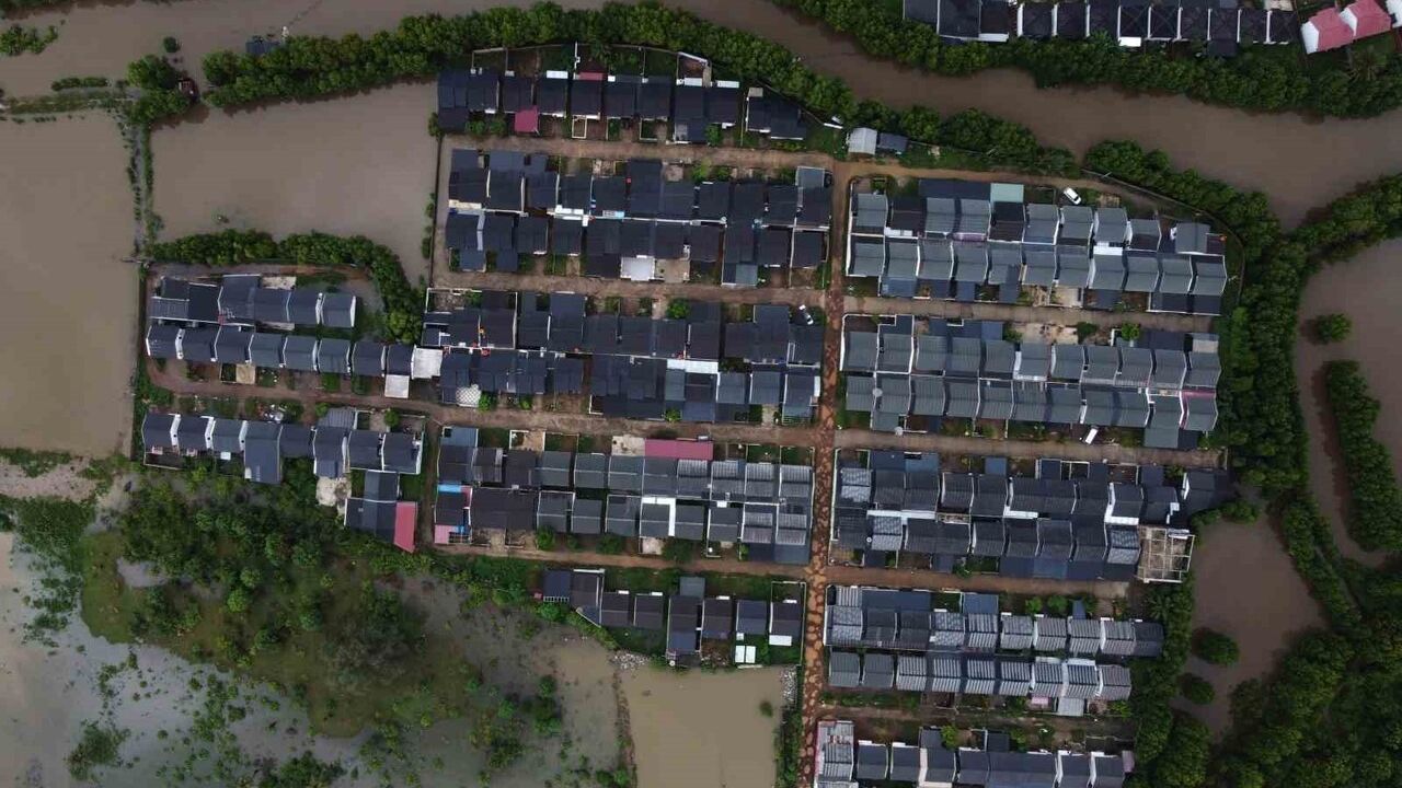 Endonezya'da Sel ve Toprak Kaymaları: Ölü Sayısı 49'a Yükseldi