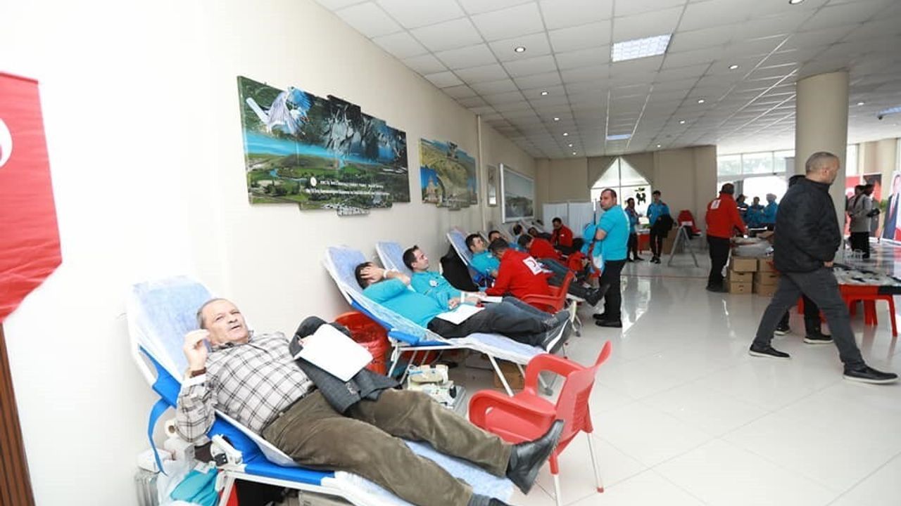 Erciş'te Kızılay ile 'Hedef 1918 Ünite Kan, Sen de Bir Cana Umut Ol' Kampanyası Başladı