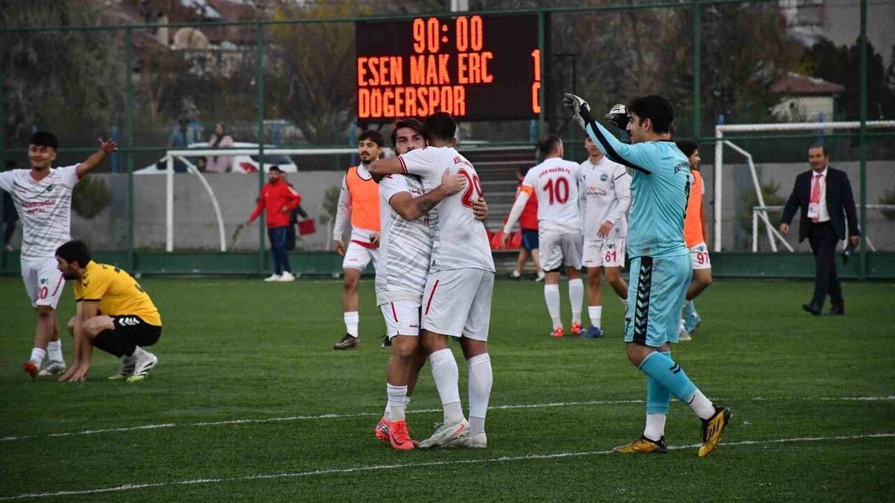 Erciyes Esen Makina FK, Döğerspor'u 1-0 Yenerek Lideri Devirdi