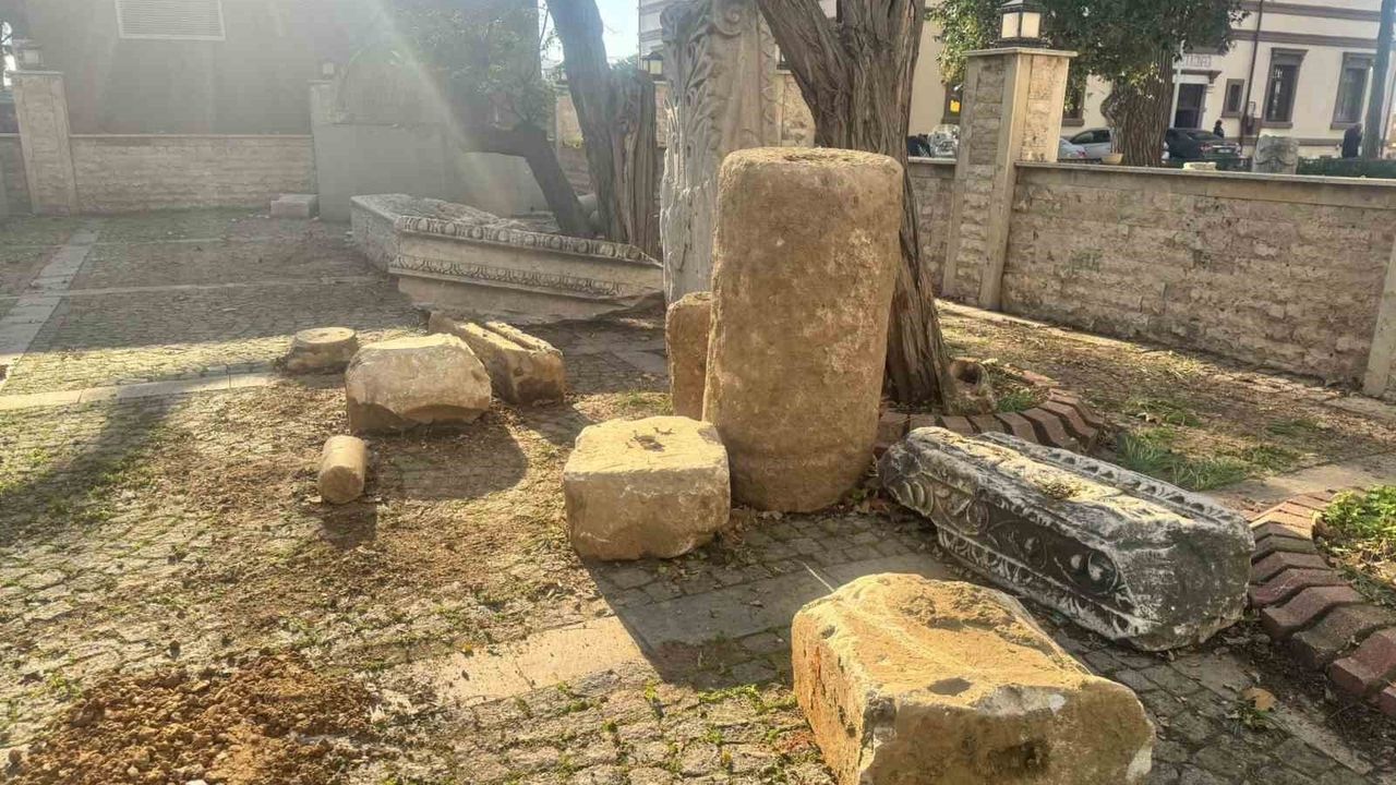 Erdek'te 7 Metrede Bin Yıllık Bizans Sütunları Gün Yüzüne Çıktı