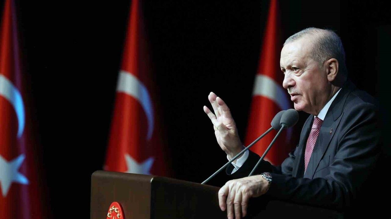 Erdoğan: "Çocuklara Geçmişi Empoze Edemeyiz" — 24 Kasım ve 15 Bin Öğretmen Ataması