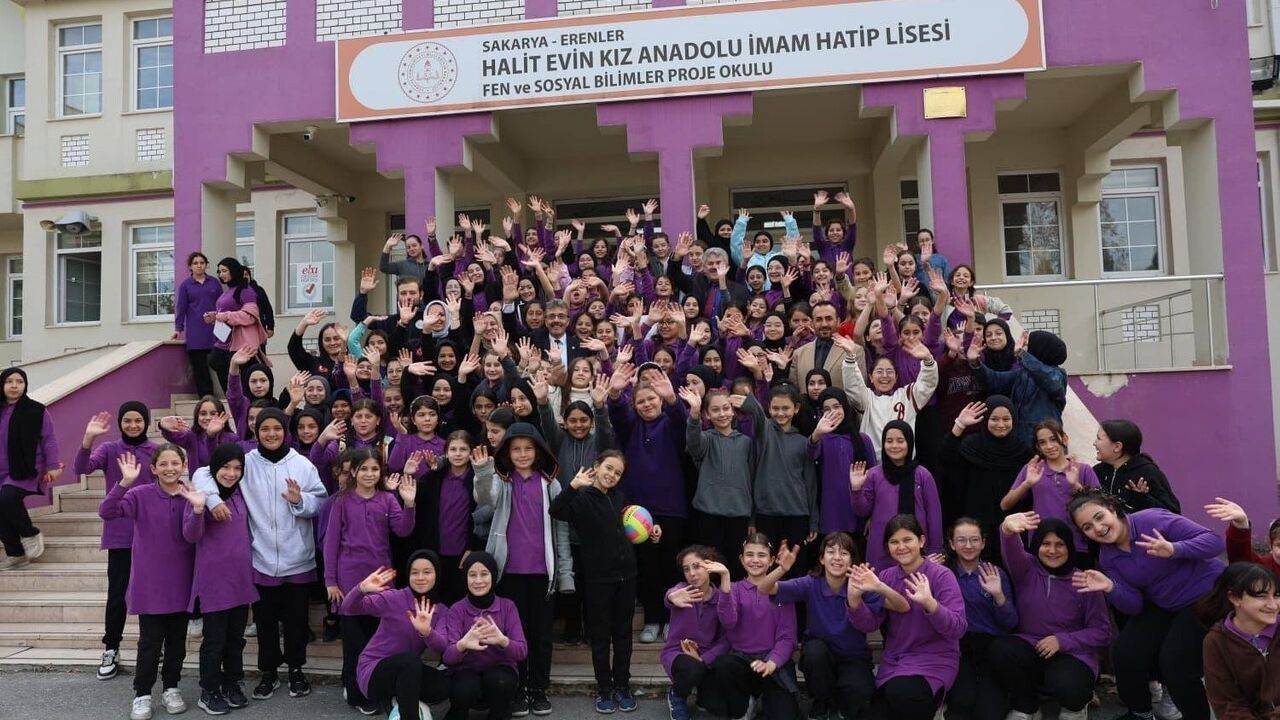 Erenler'de Afet Farkındalık Eğitimleri: Başkan Şenol Dinç Okullarda