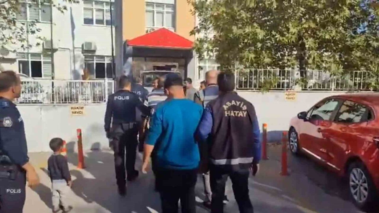 Erzin'de bıçaklı kavga: 3 kişi tutuklandı