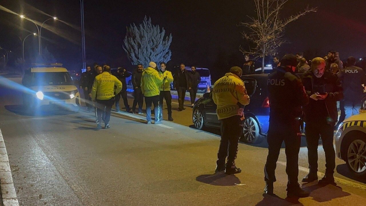 Erzincan'da Alkollü Sürücü 3 Polis Aracına Çarptı — Yarım Saatlik Kovalamaca Sonrası Yakalandı