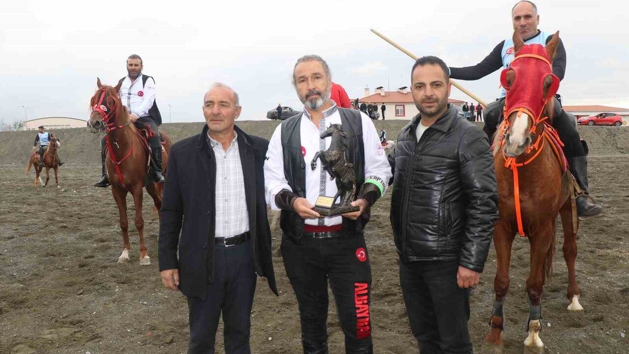 Erzincan'da Cirit Geleneği Dostluk Müsabakalarıyla Sürüyor