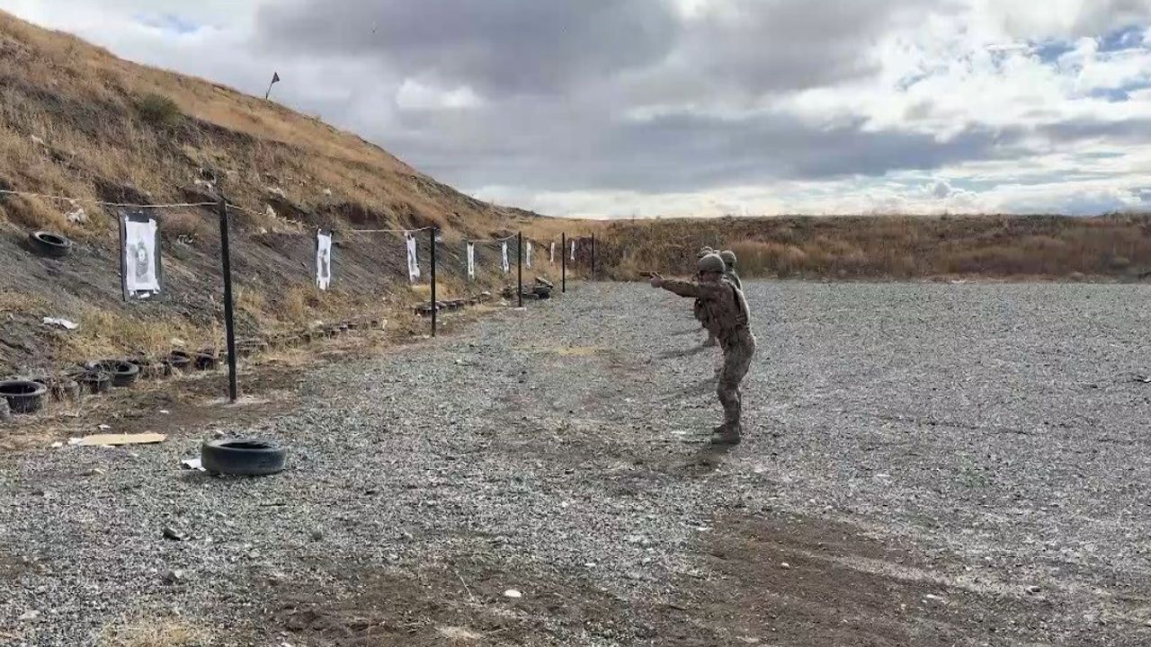 Erzincan'da Özel Harekat Tatbikatı: Zırhlı Araç, Keskin Nişancılık ve Bomba İmha