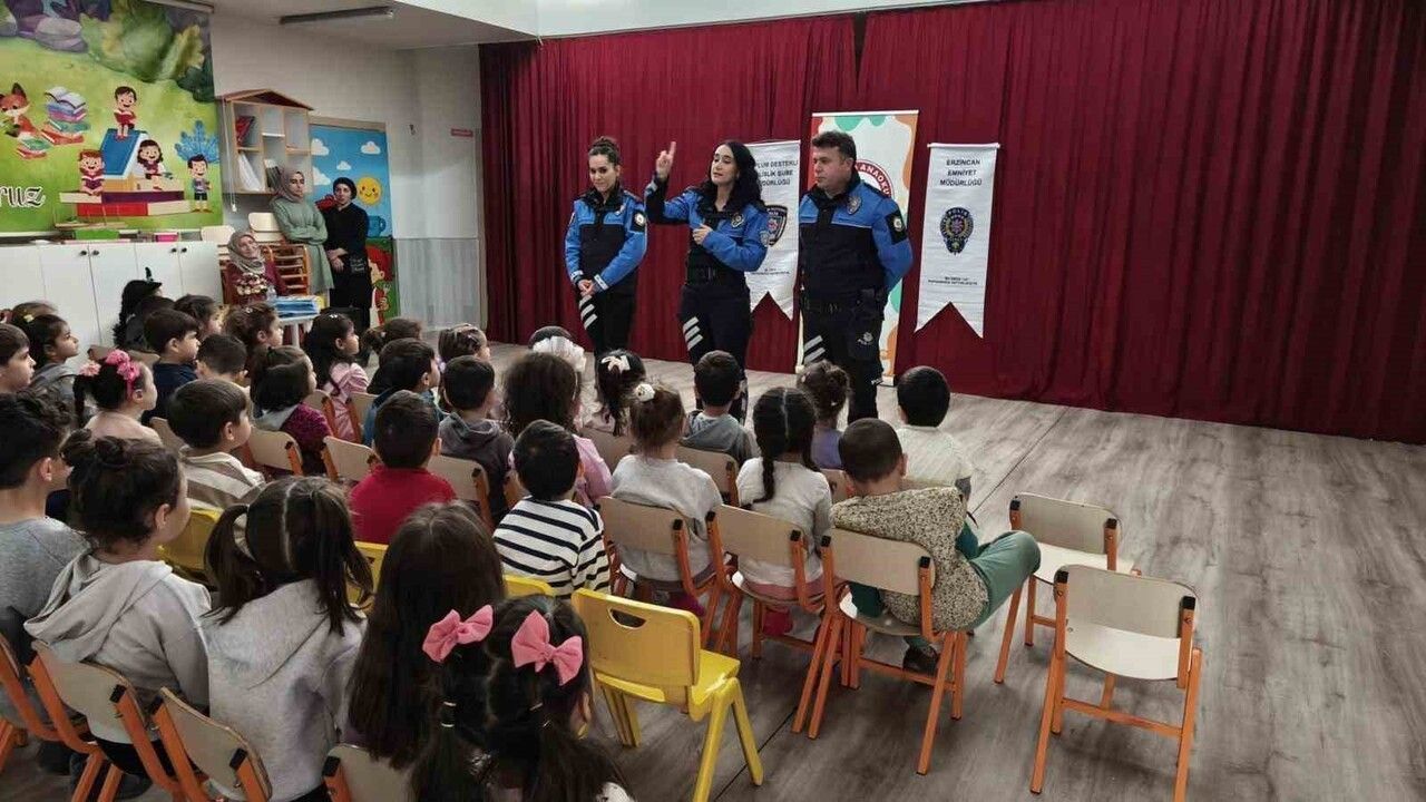 Erzincan'da Polislerden 400 Öğrenciye Güvenlik Eğitimi
