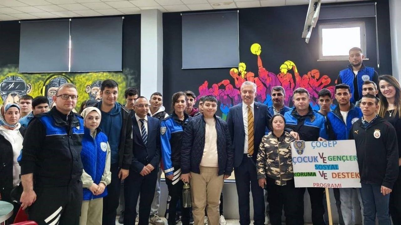 Erzincan'da Polislerden Özel Çocuklara Bowling Sürprizi