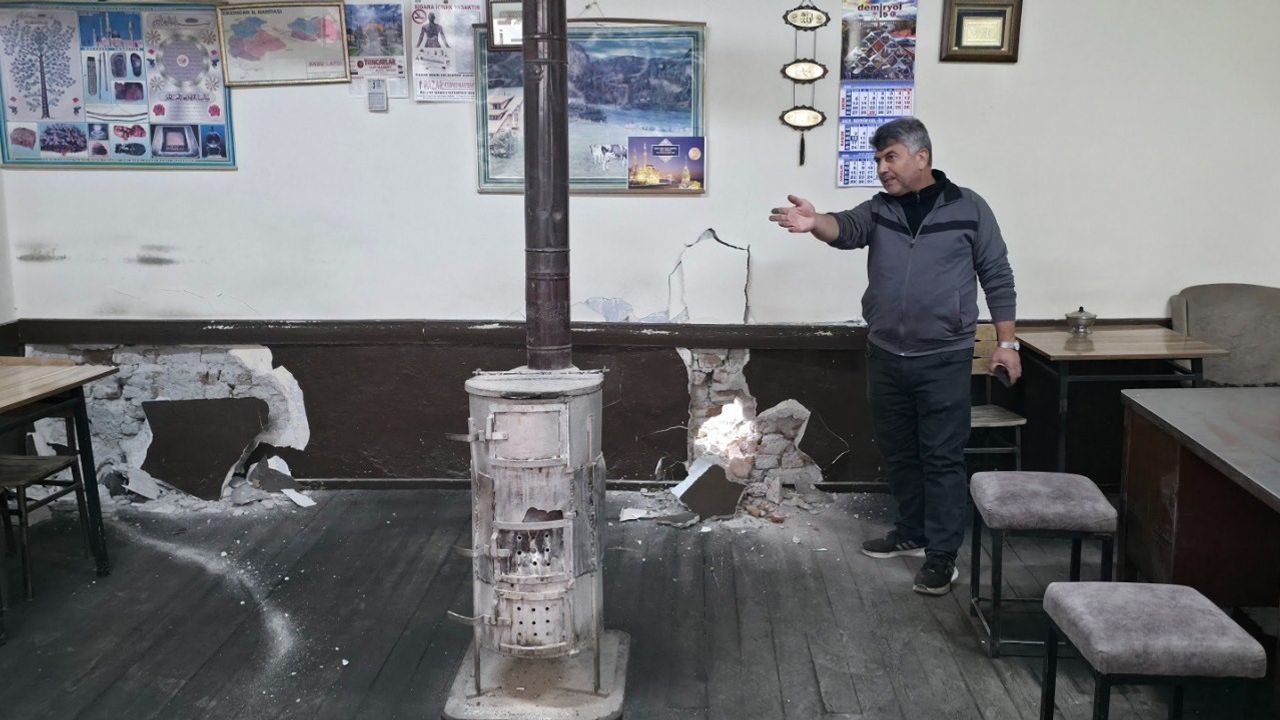 Erzincan'da yıkım paniği: Çay ocağının duvarı yıkıldı