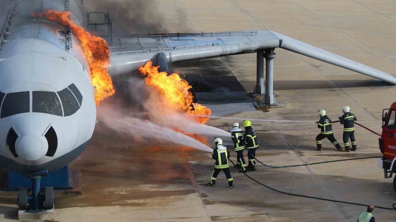 Erzincan Havalimanı’nda DHMİ Koordinasyonunda Uçak Yangın Tatbikatı