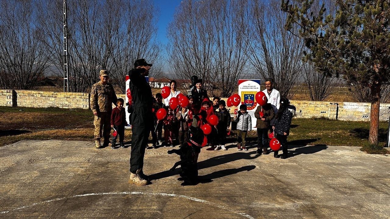 Erzincan Jandarmasından Karadiğin İlkokulu'na Çocuk Hakları Günü Sürprizi