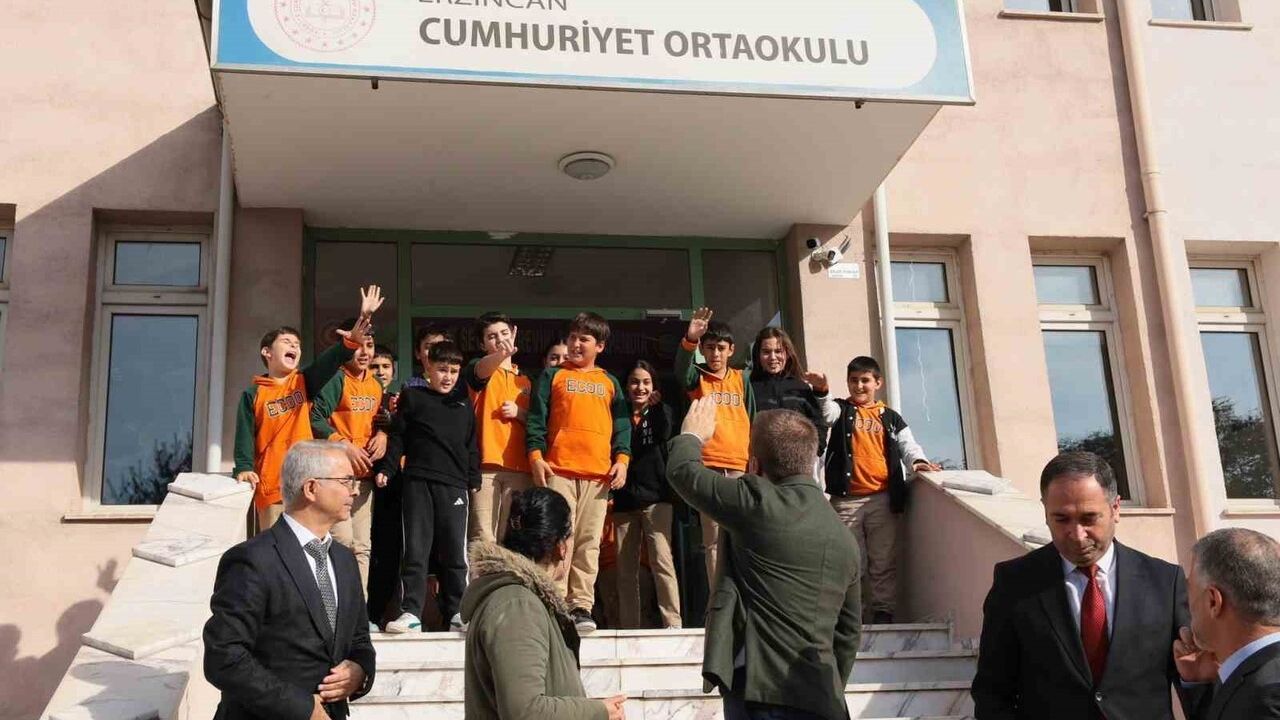 Erzincan Valisi Hamza Aydoğdu: Eğitimin Gücü Öğretmenlerle Yükseliyor