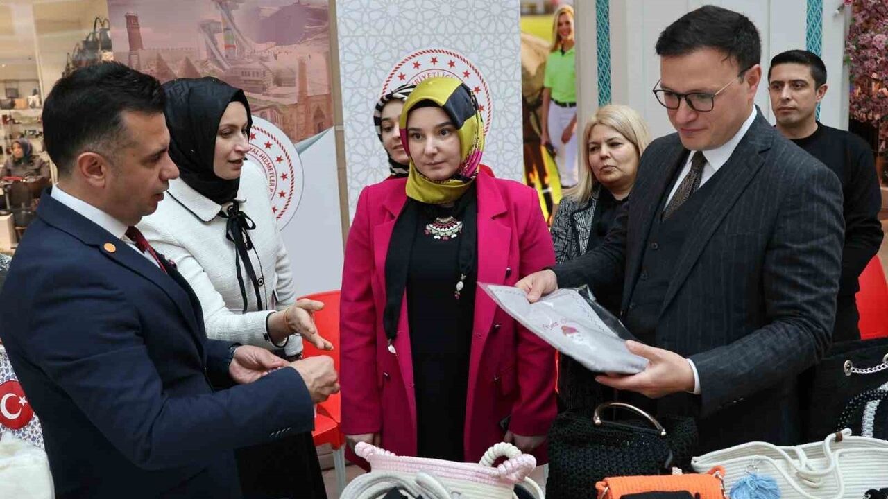 Erzurum'da '25 Kadın 25 Hikâye' Sergisi Açıldı — Kadına Yönelik Şiddete Dikkat