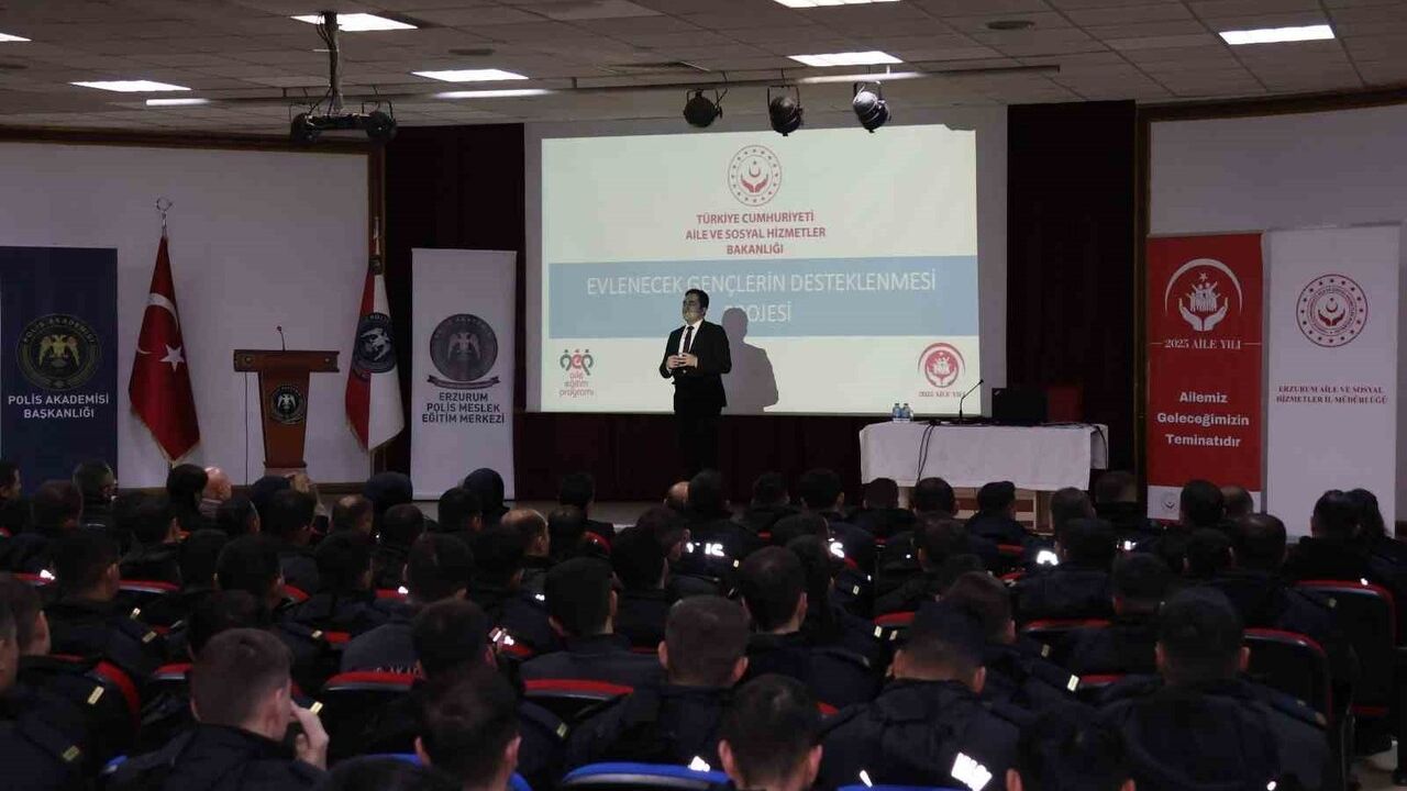 Erzurum'da 'Ailemle Güvendeyim' ile 712 Polis Adayına Aile Eğitimi