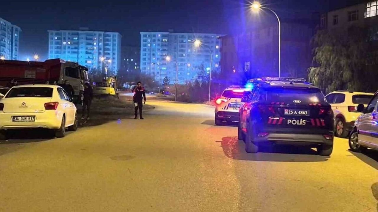 Erzurum'da Araç İçinde Bıçaklı Kavga: 3 Yaralı