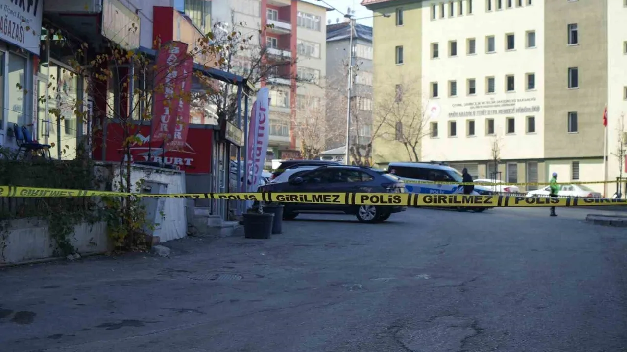 Erzurum'da Doğal Gaz Patlaması: 2 Katlı Bina Çöktü, 1 Yaralı