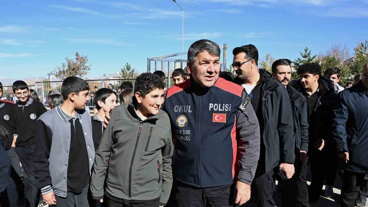 Erzurum'da Her Okul Bir Polise Zimmetlendi