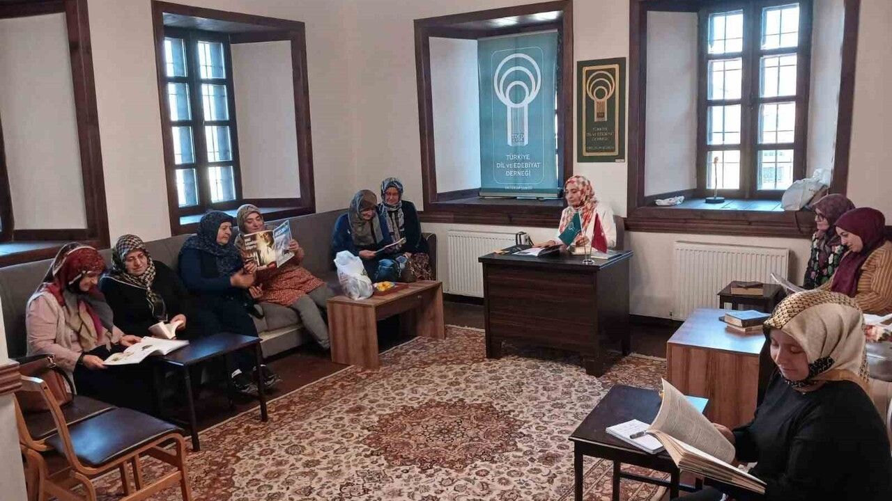 Erzurum'da kitap kurdu ev hanımları EBB Dil ve Edebiyat Konağı'nda buluşuyor