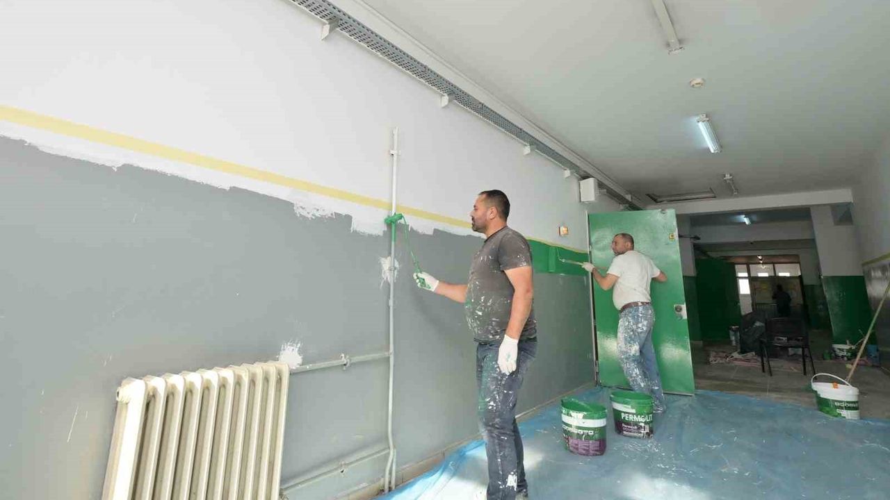 Esenyurt Belediyesi Okulları Ara Tatilde Yeniledi: 5 Okul Boyandı