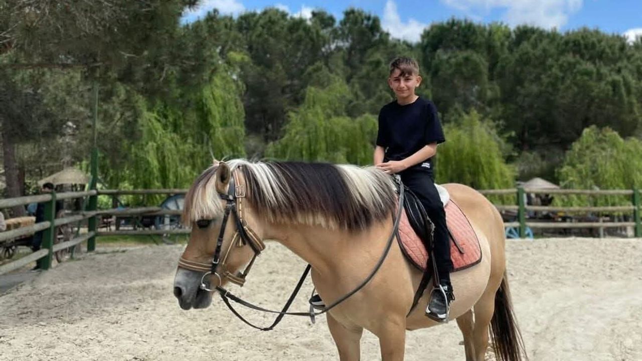 Esenyurt'ta 13 Yaşındaki Eren Yılgın Evinde Ölü Bulundu — Cenazesi Adli Tıp'tan Teslim Edildi
