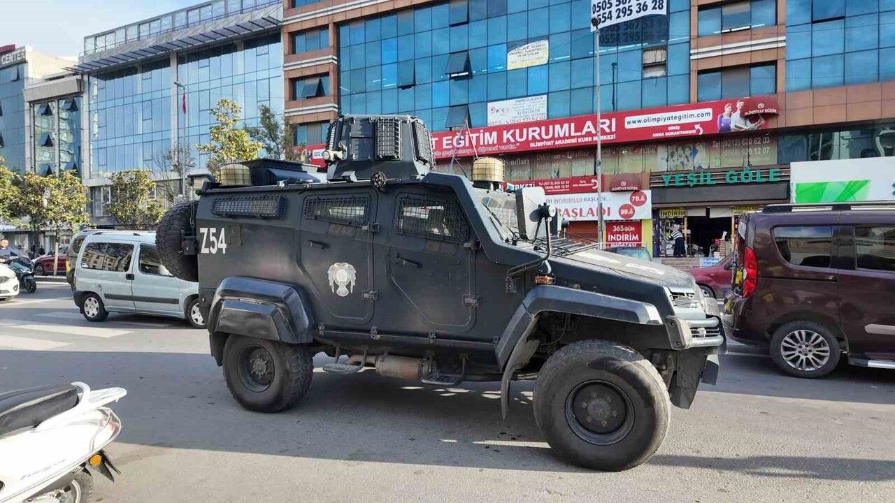 Esenyurt'ta otelde pimi çekili el bombası atıldı