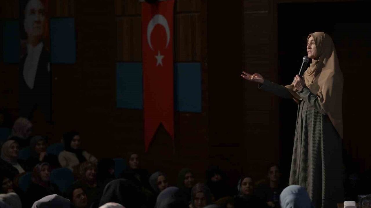 Esenyurt'ta "Zor Zamanlarda Aile Olabilmek" Söyleşisi Yoğun İlgi Gördü