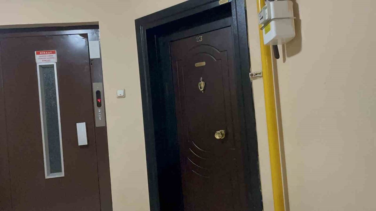 Eskişehir'de 69 Yaşındaki Aziz E., Tahtakurusu İlaçlanan Evinde Ölü Bulundu