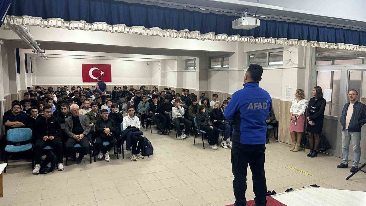 Eskişehir'de AFAD'dan Öğrencilere Afet ve Yangın Farkındalık Eğitimi