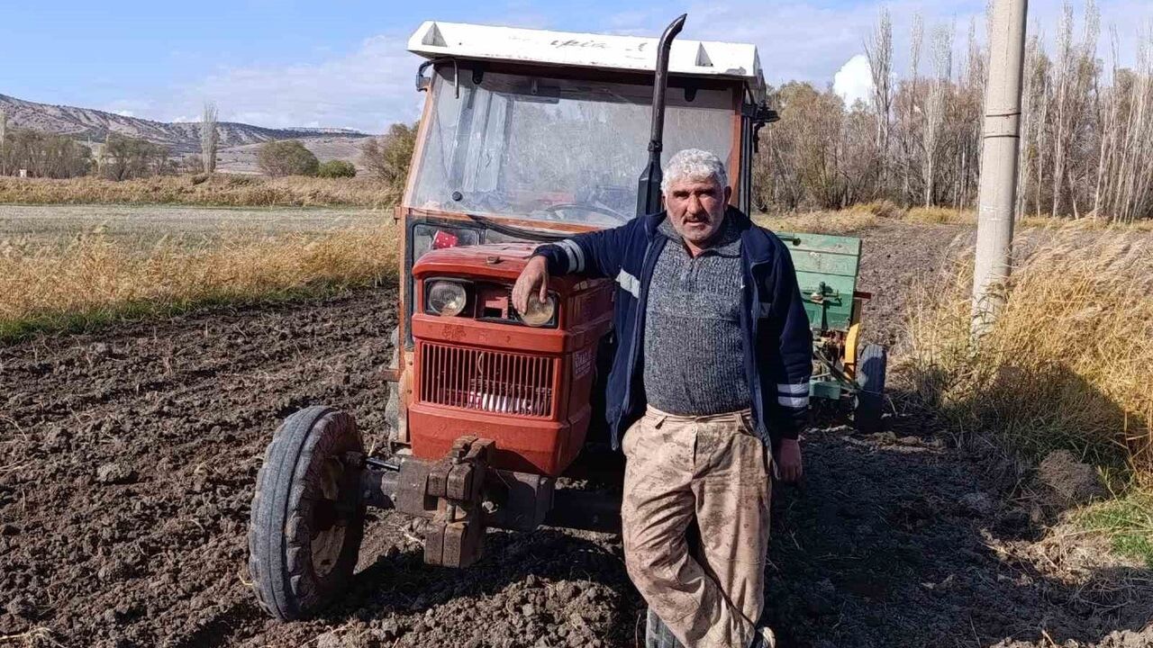 Eskişehir'de Çiftçiler Kıraç Toprakta Yağmur İçin Dua Ediyor