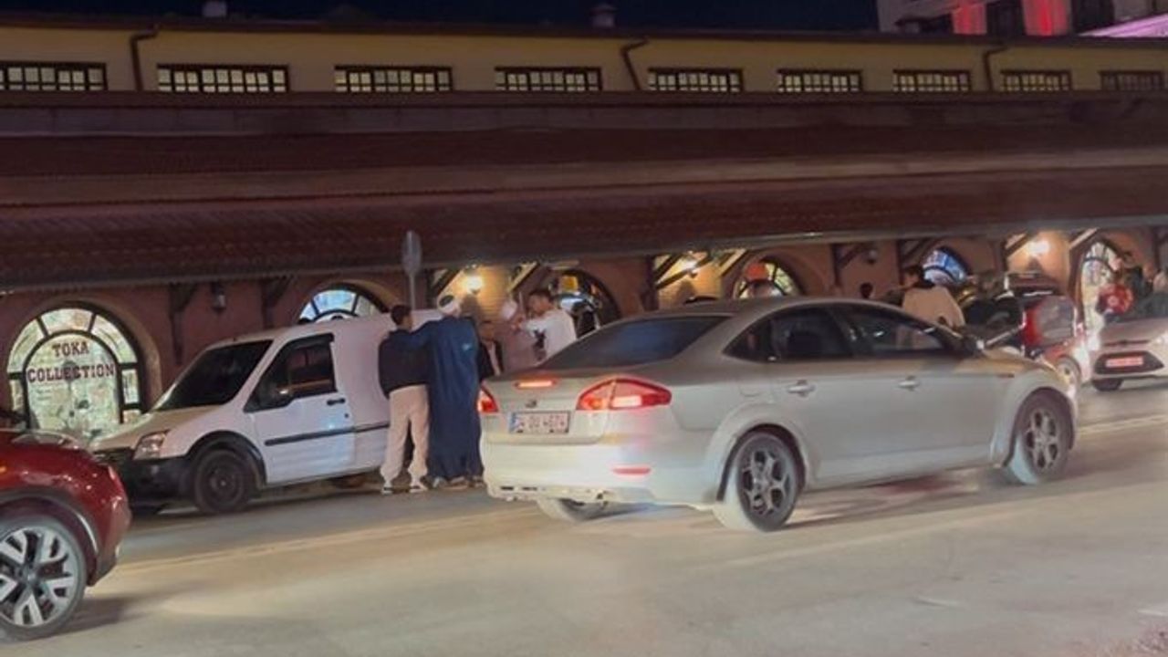 Eskişehir'de Dönüş Kazası: Sedan Panelvana Çarpıp Sürücünün Üzerine Yürüdü