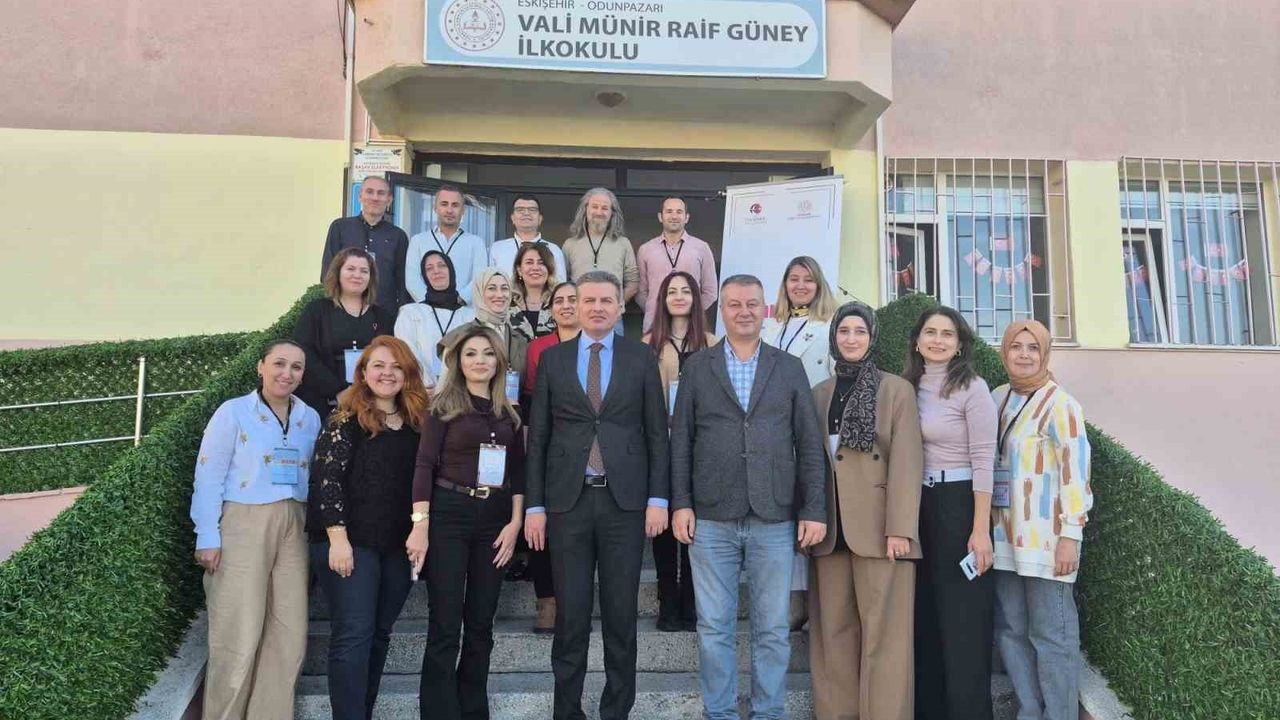 Eskişehir'de Harezmi Eğitim Programı Öğretmen Eğitimleri Başladı