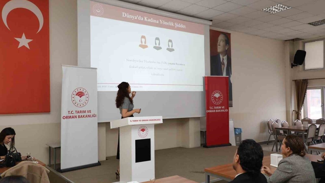Eskişehir'de Kamu Personeline 'Kadına Yönelik Şiddetle Mücadele' Semineri