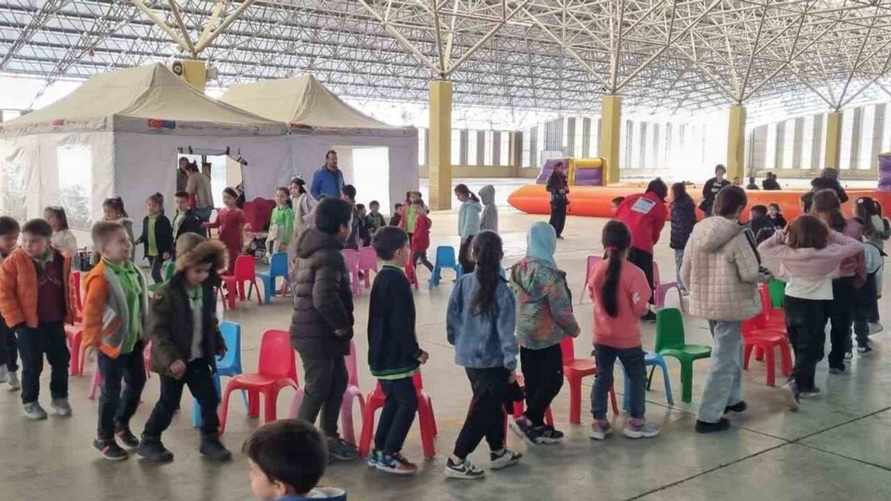 Eskişehir'de Mobil Çocuk Dostu Alan Tırı Emek Mahallesi'nde Hizmete Başladı