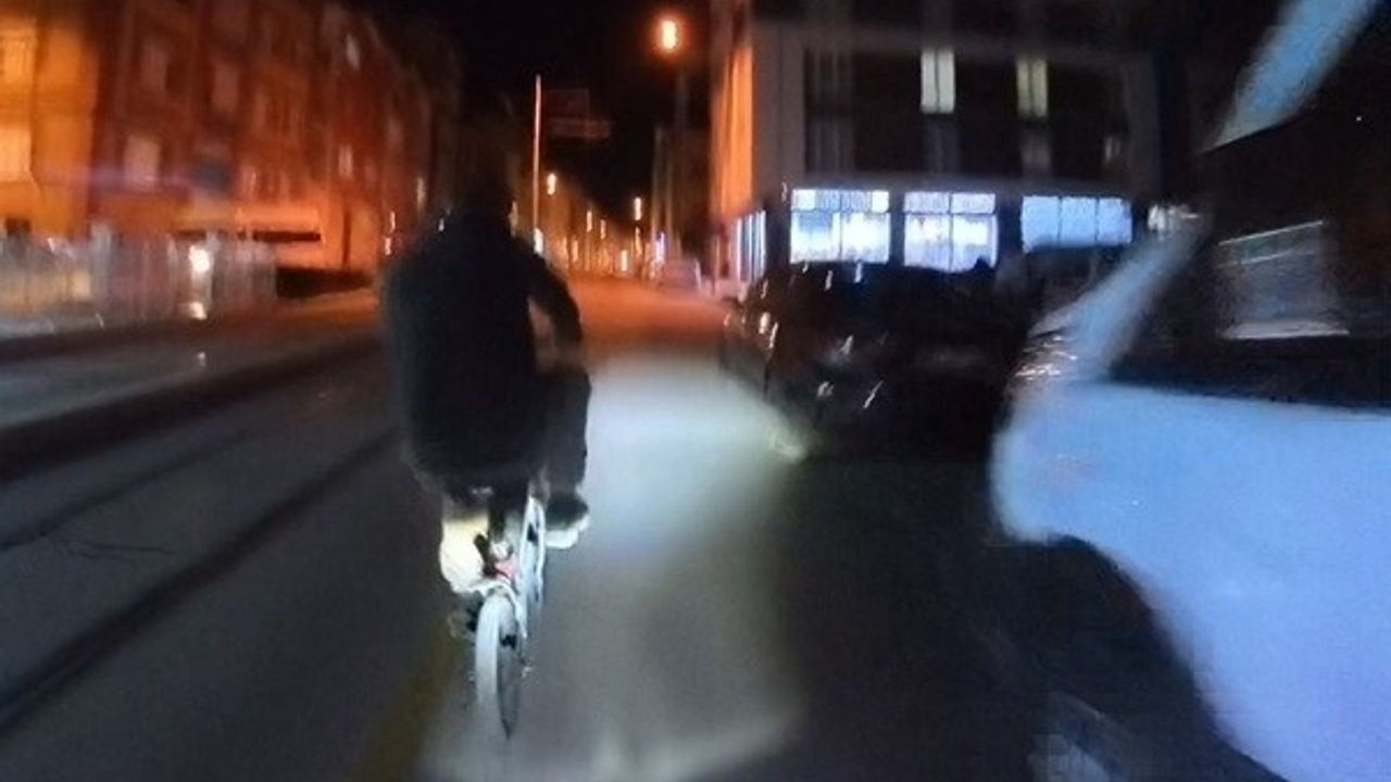 Eskişehir'de motosikletli, bisiklete çarpmamak isterken düştü