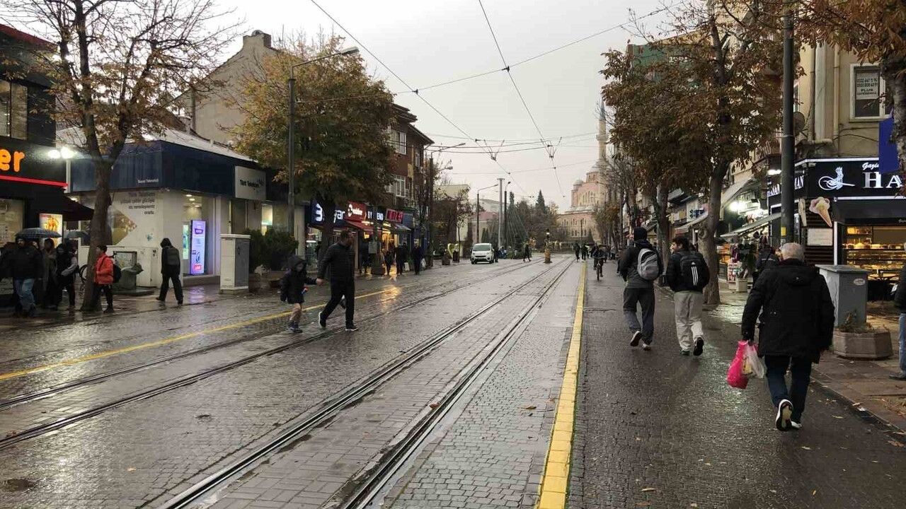 Eskişehir’de Sağanak Etkili Oldu — Meteoroloji 3. Bölge Uyardı