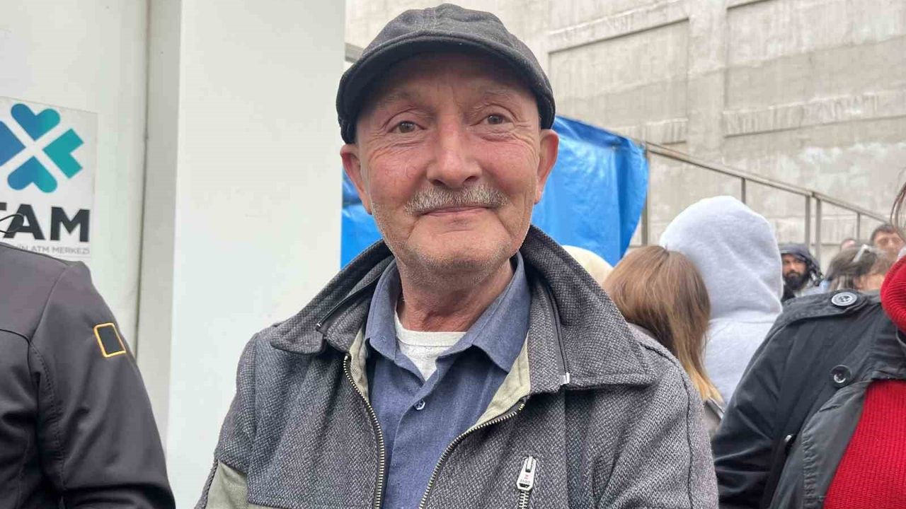 Eskişehir'de TOKİ Kuyruğu: 'Yüzyılın Konut Projesi' İçin Yüzlerce Metre Sıra