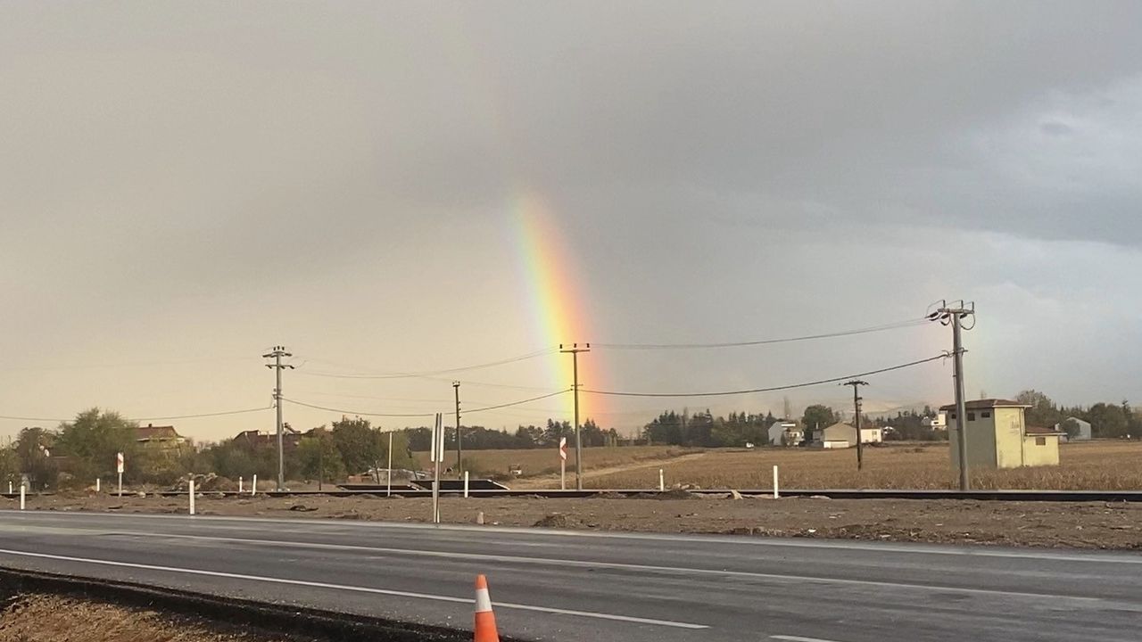 Eskişehir'de Yağmur Sonrası Gökkuşağı Görsel Şölen Yarattı
