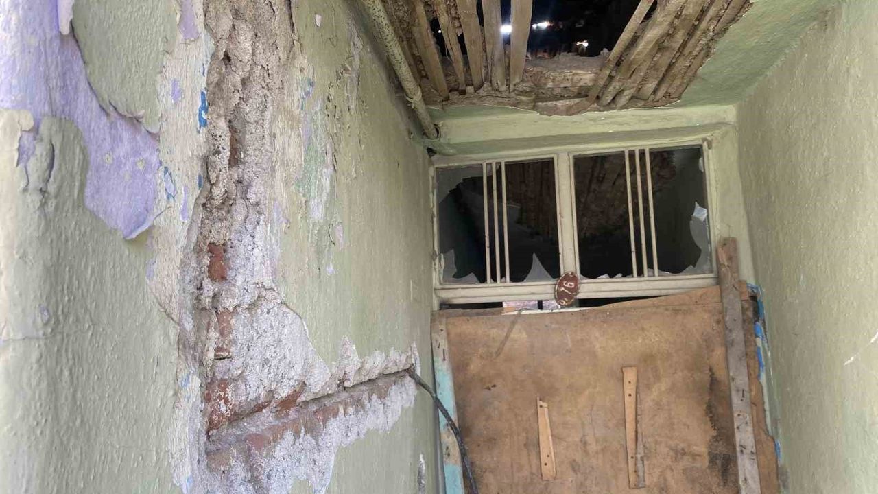 Eskişehir’de yaklaşık 5 yıldır metruk ev mahalleliyi tedirgin ediyor
