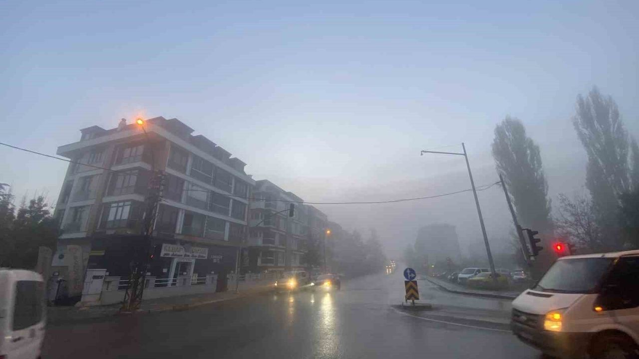 Eskişehir'de Yoğun Sis: Görüş Düşü, İlginç Görüntüler