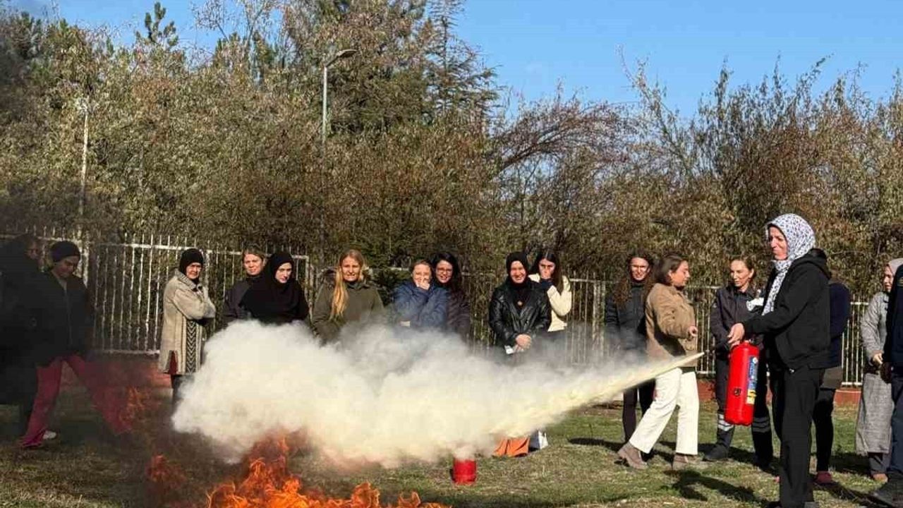 Eskişehir'de Yurt Personeline Uygulamalı Yangın Eğitimi
