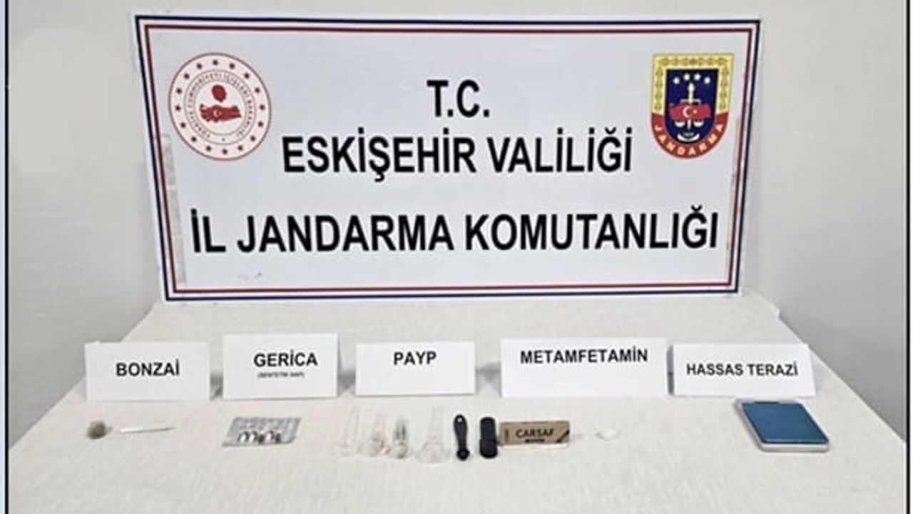 Eskişehir Jandarma, Kent Ormanı'nda Uyuşturucu Satan Şüpheliyi Yakaladı