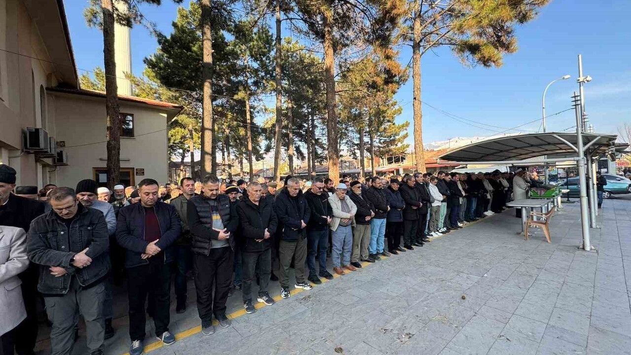 Esra Çetinkaya Son Yolculuğuna Uğurlandı