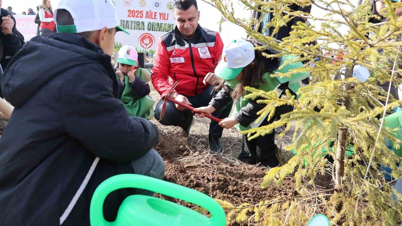 ETÜ'de Aile Hatıra Ormanı'na 3 Bin Fidan Dikildi
