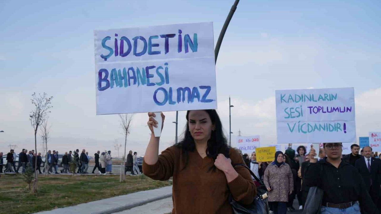 ETÜ’de Nermin Tirit için Kadına Yönelik Şiddete Karşı Farkındalık Yürüyüşü