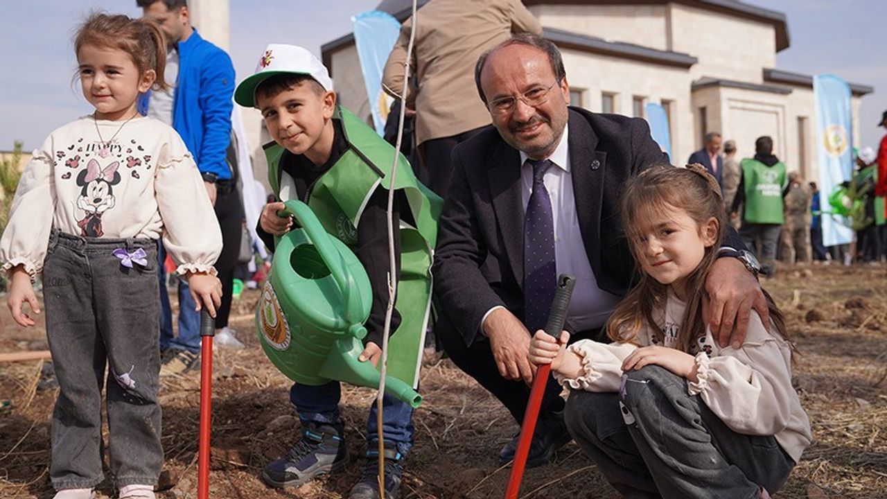 ETÜ Kampüsünde 3.000 Fidan Toprakla Buluştu