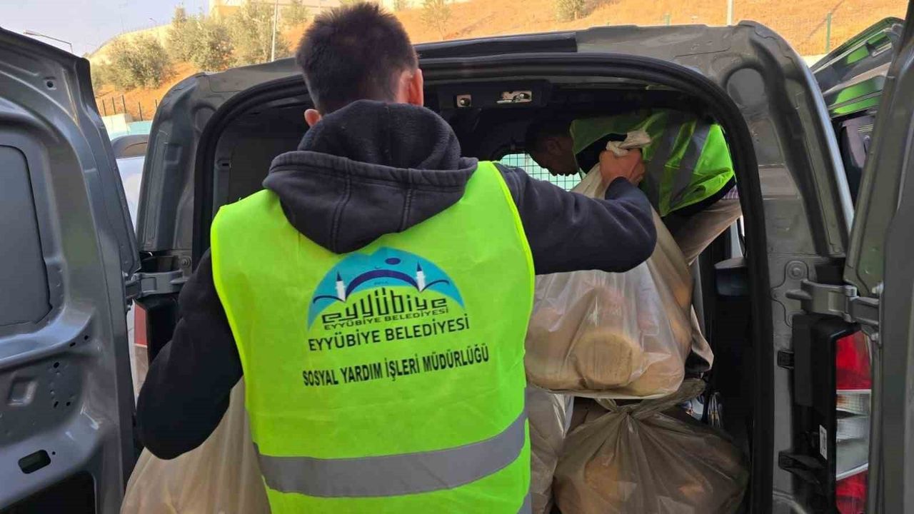 Eyyübiye'de Günlük 3 Bin Kişiye Sıcak Yemek Dağıtımı